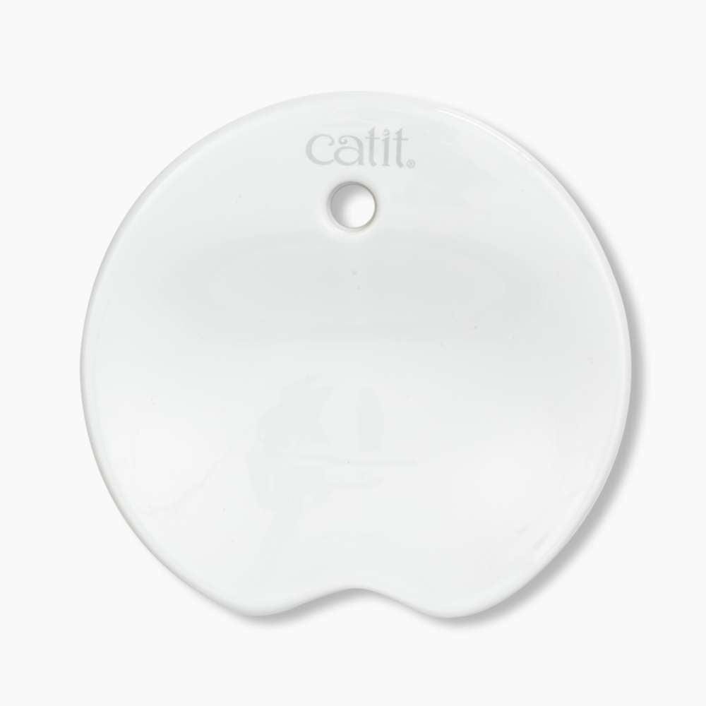 Weißer runder Keramik-Ersatzdeckel für Catit PIXI Ceramic Fountain mit Catit Logo und Loch oben.