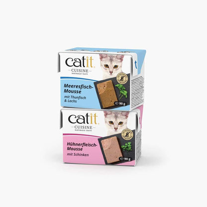 Beide Geschmacksrichtungen von "Catit Cuisine Mousse" stehen übereinander.