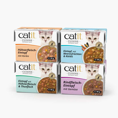 Die Verpackungen der vier Geschmackssorten "Catit Cuisine Eintopf, 95 g" stehen nebeneinander.