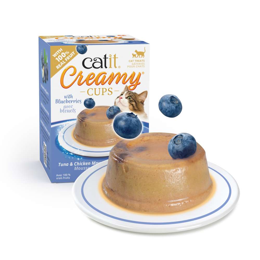 Verpackung und das ausgepackte Futter von "Catit Creamy Cups" der Sorte "Thunfisch, Huhn & Heidelbeeren".