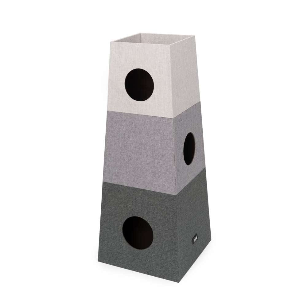 Aufgebauter, quadratischer Turm.