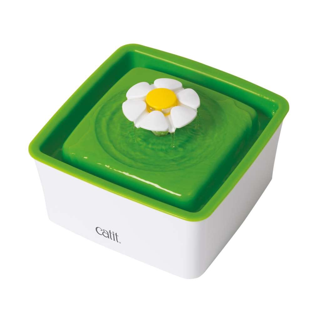 Aufgebauter "Catit Mini-Blumentrinkbrunnen" mit fließendem Wasser.