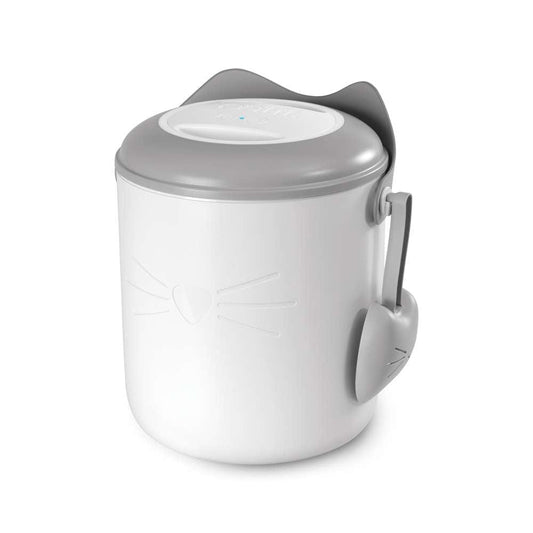 Weißer Catit PIXI Smart Vacuum Food Container mit Katzenohren, grauer Schaufel und grauem Deckel.