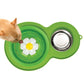 Grüne Catit Erdnuss-Unterlegmatte mit Edelstahlnapf und Trinkbrunnen, Katze trinkt.