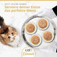 Serviere deiner Katze das perfekte Menü mit Catit Cuisine Dinner Chicken Katzenfutter, Katze schaut auf Tablett mit vier Schalen.