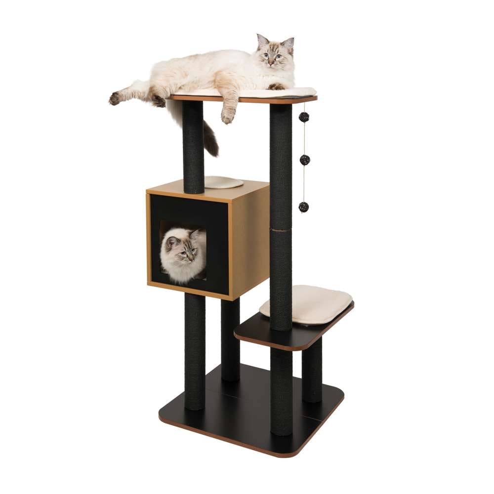 Zwei Katzen auf schwarzem Catit Vesper High Base Kratzbaum mit Höhle, Sitz und Spielbällen.